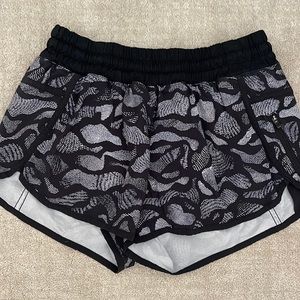 Lululemon tracker shorts